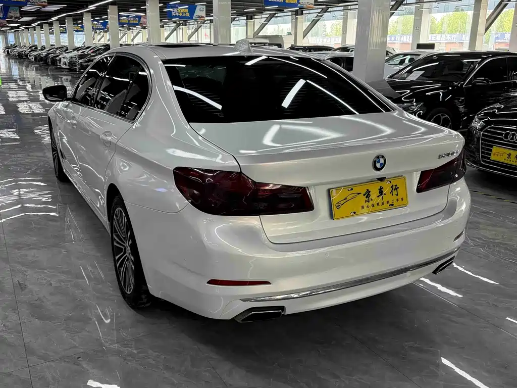 BMW 5 Series — миниатюра 8