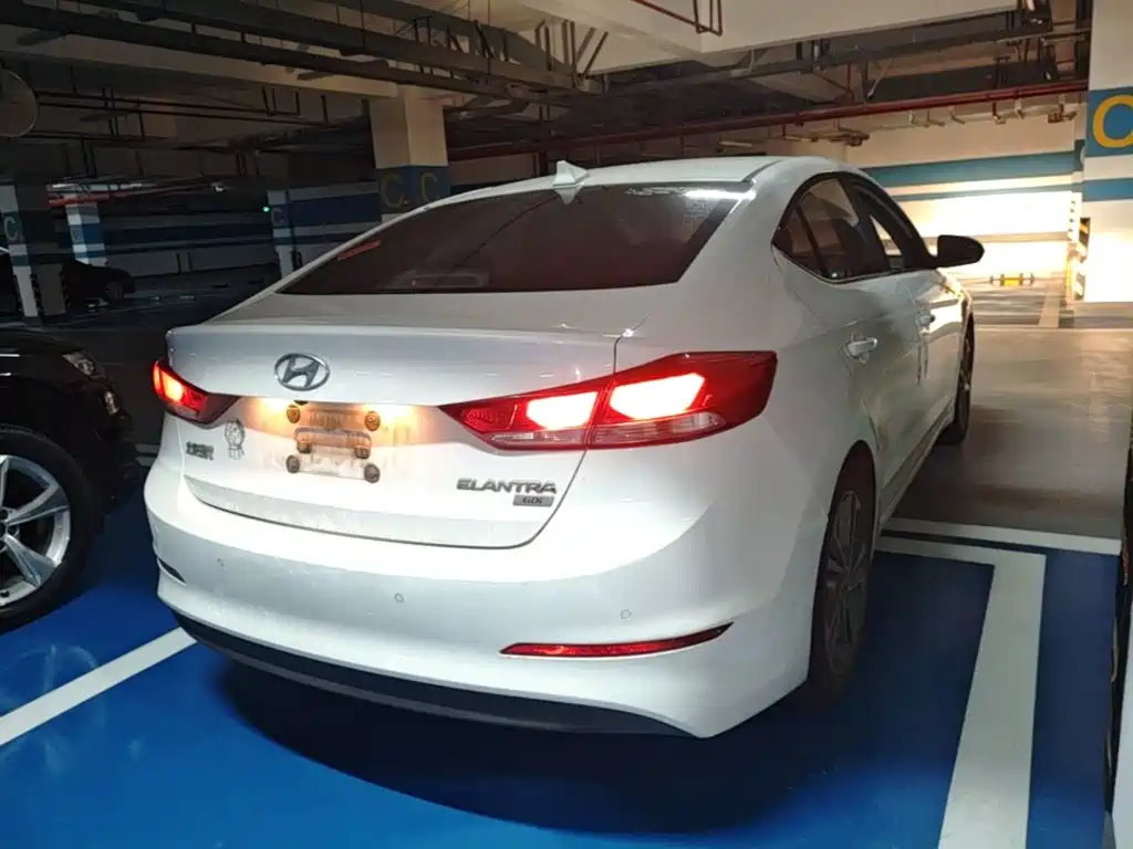 Hyundai Elantra — миниатюра 7