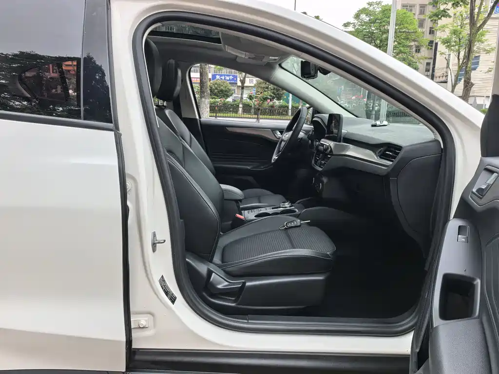Ford Focus 2019 EcoBoost 180 AT
