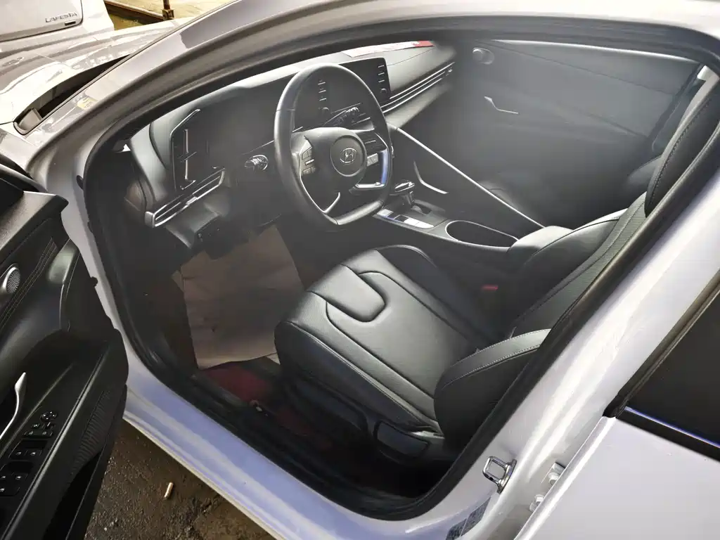 Hyundai Elantra — миниатюра 4
