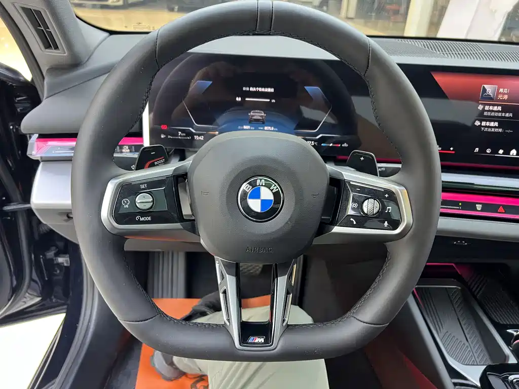 BMW 5 Series — миниатюра 12