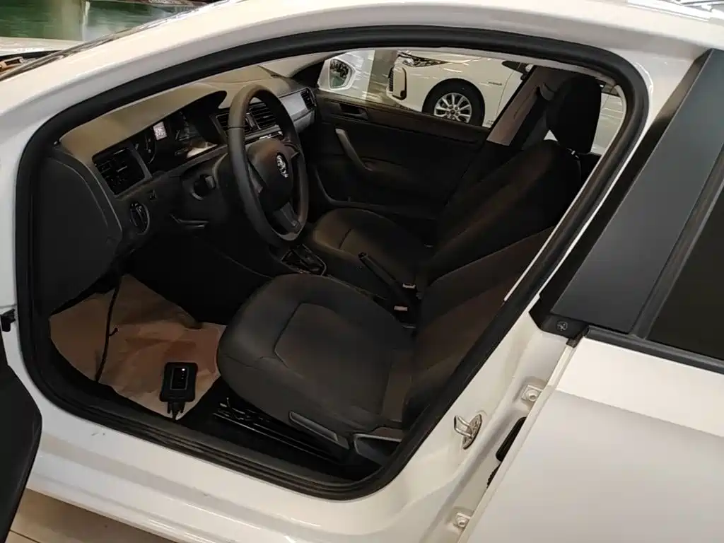 Skoda Rapid Spaceback — миниатюра 15