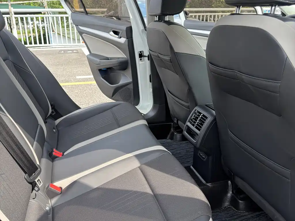 Volkswagen Golf — миниатюра 8