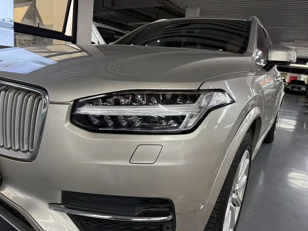 Volvo XC90 — миниатюра 10