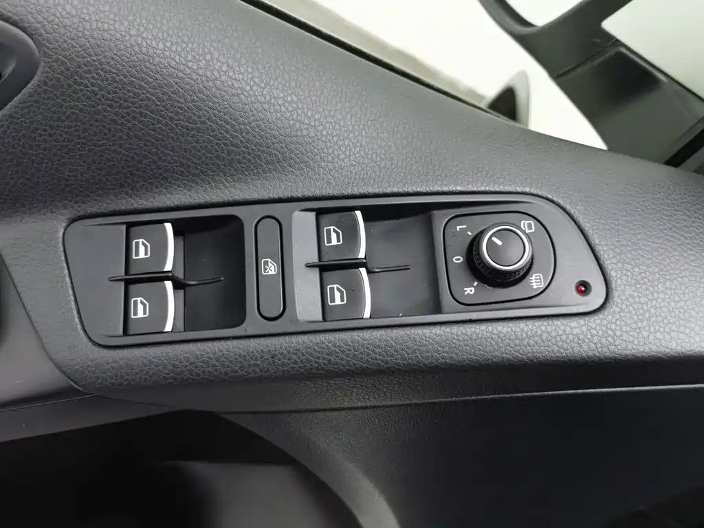 Volkswagen Tiguan — миниатюра 9