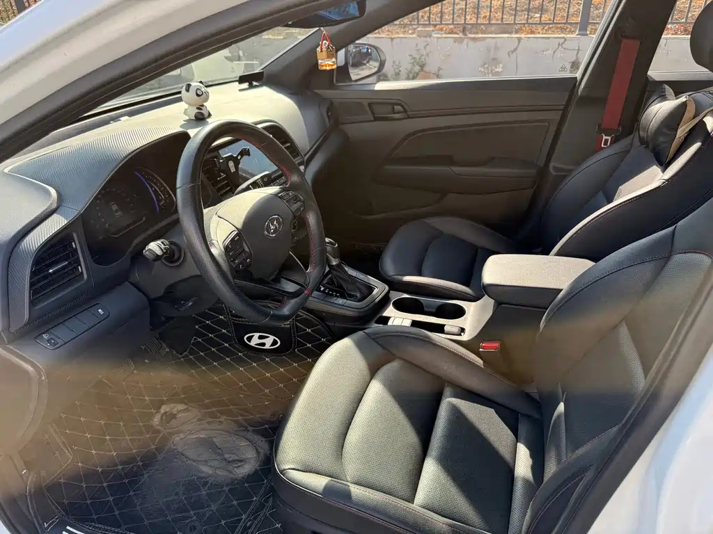 Hyundai Elantra — миниатюра 7
