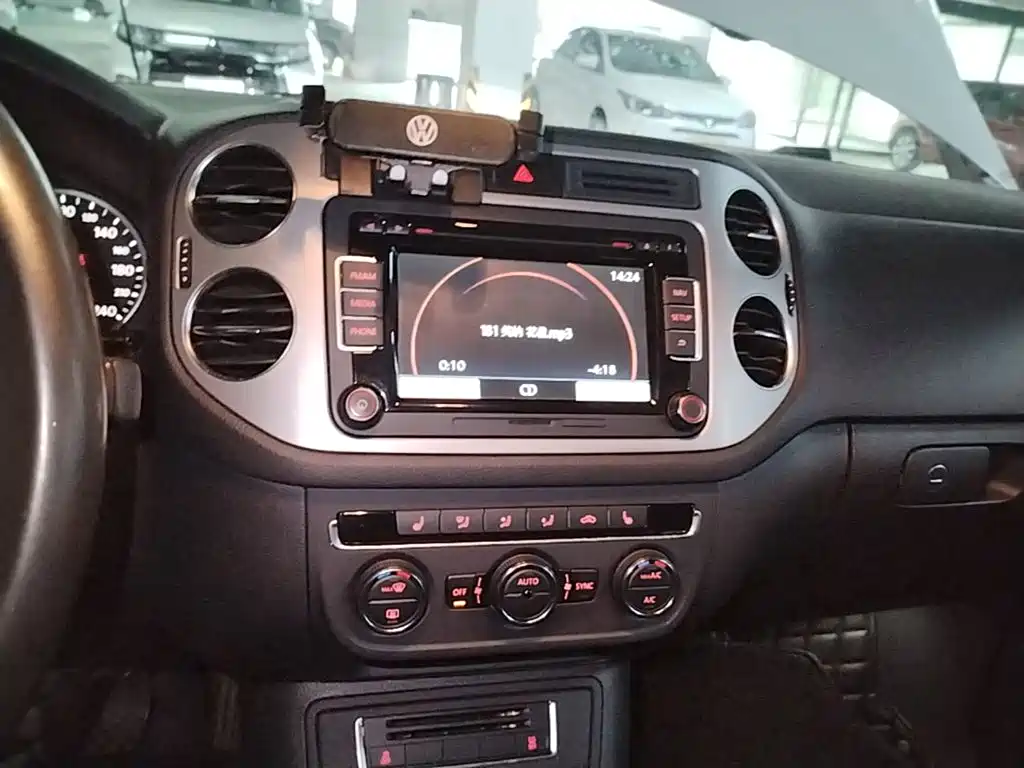 Volkswagen Tiguan — миниатюра 13