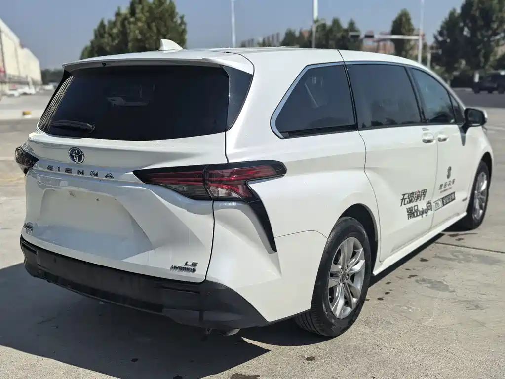Toyota Sienna — миниатюра 4