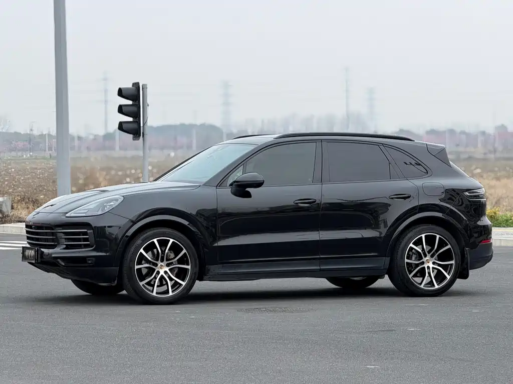 Porsche Cayenne Hybrid 2023