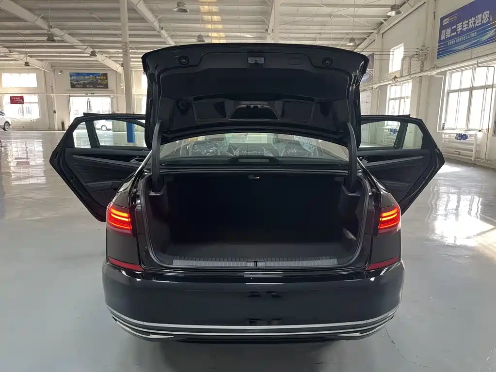 Volkswagen Passat PHEV — миниатюра 18