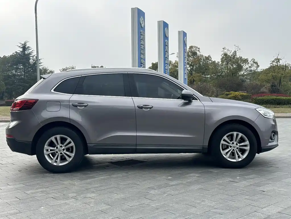 Borgward BX7 — миниатюра 8