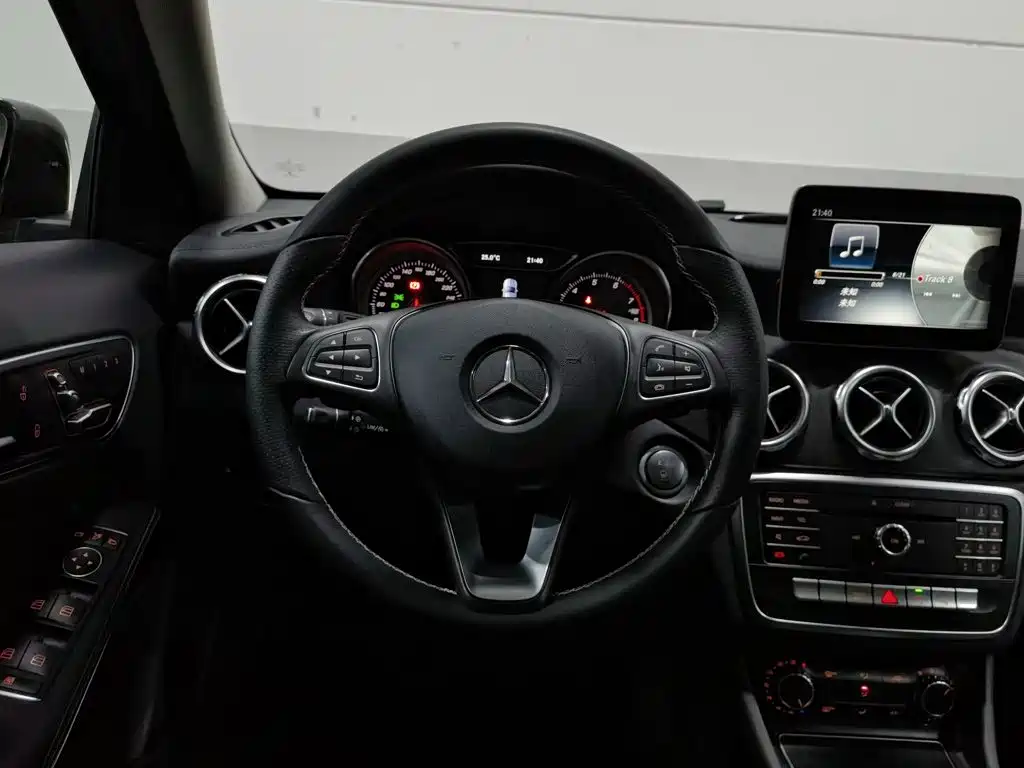 Mercedes-Benz GLA — миниатюра 11