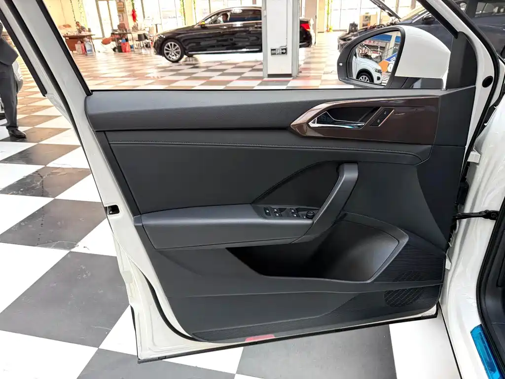 Volkswagen Tharu — миниатюра 5