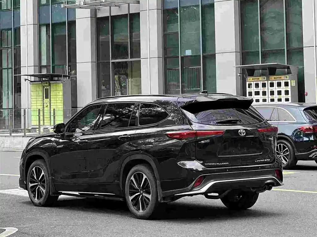 Toyota Crown Kluger — миниатюра 3
