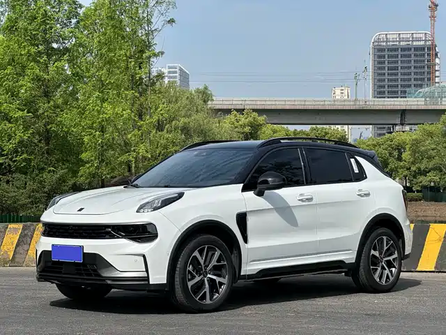 2021 Lynk & Co 01