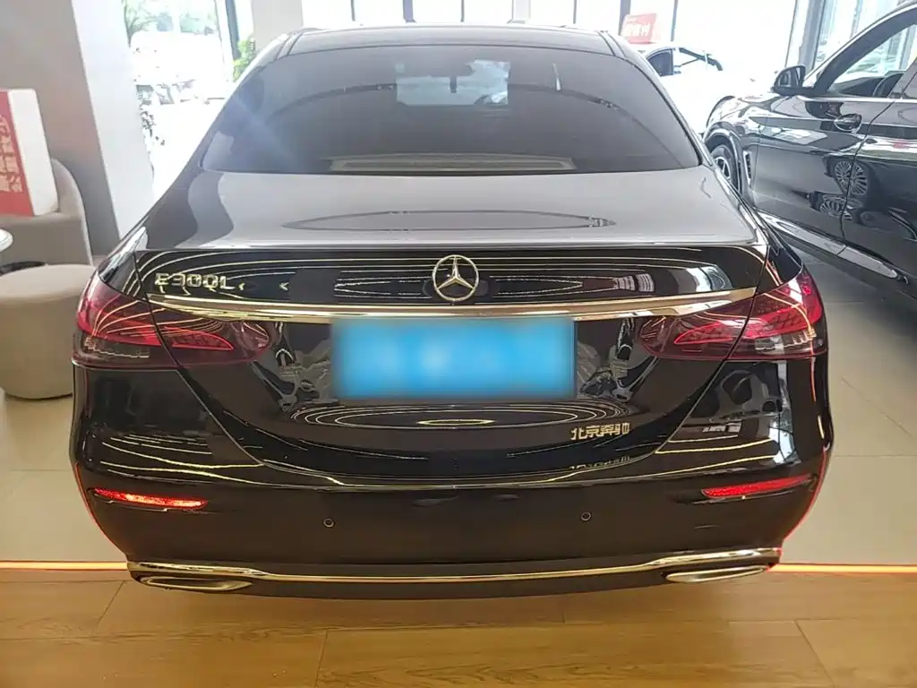 Mercedes-Benz E-Class — миниатюра 6