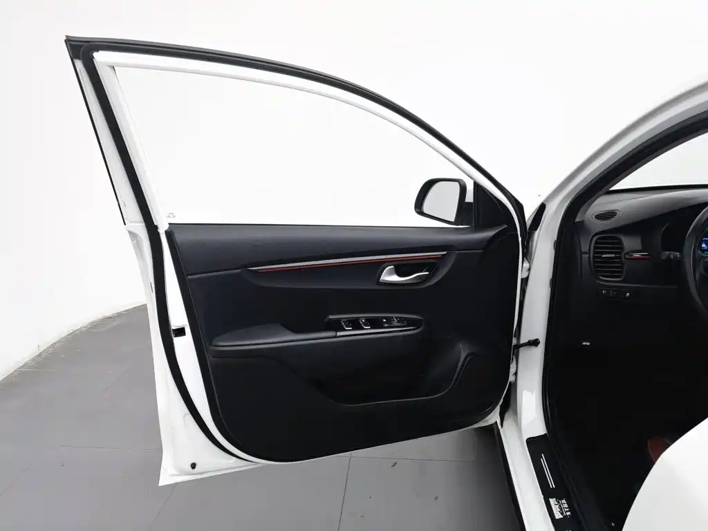 Kia KX Cross — миниатюра 8