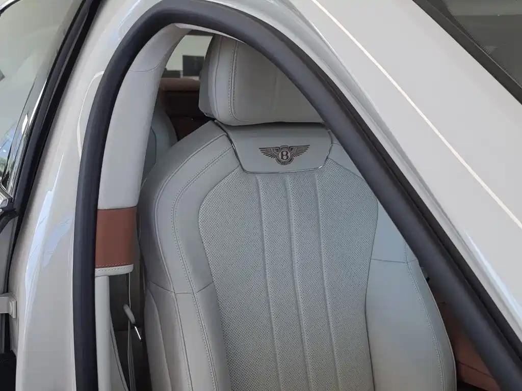 Bentley Flying Spur PHEV — миниатюра 8