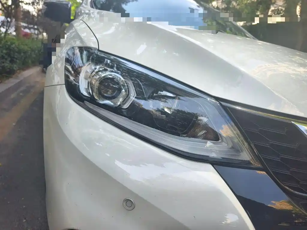 Nissan Tiida — миниатюра 7