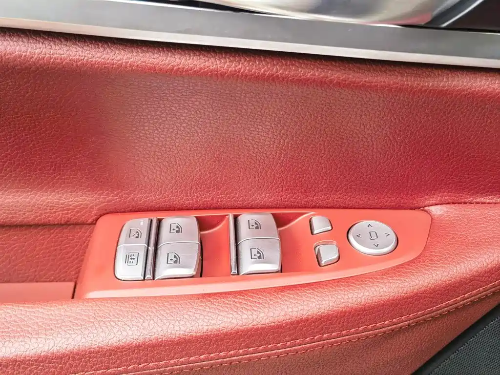 BMW 7 Series — миниатюра 30