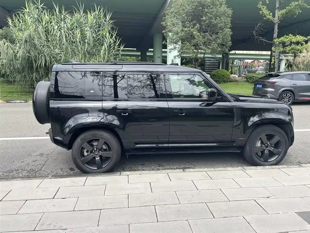 Land Rover Defender — миниатюра 2