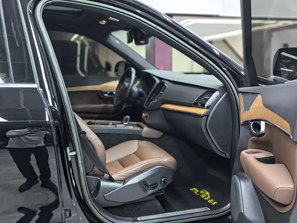 Volvo XC90 — миниатюра 12