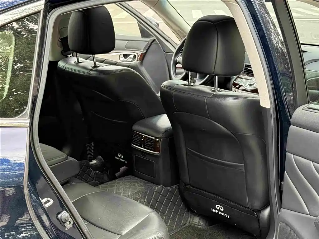 Infiniti Q70 — миниатюра 4