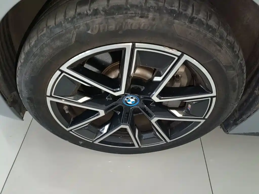 BMW i4 — миниатюра 23