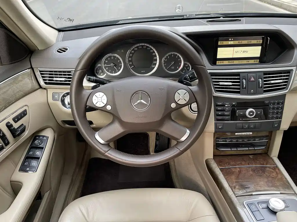 Mercedes-Benz E-Class — миниатюра 13