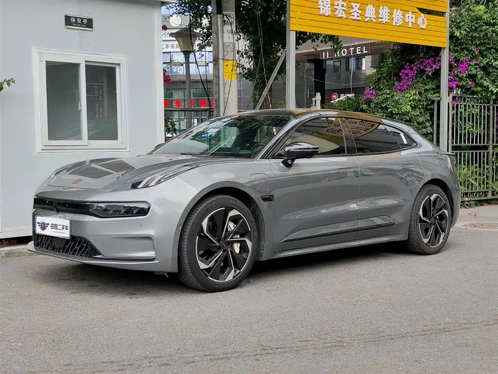 Zeekr 001 2022