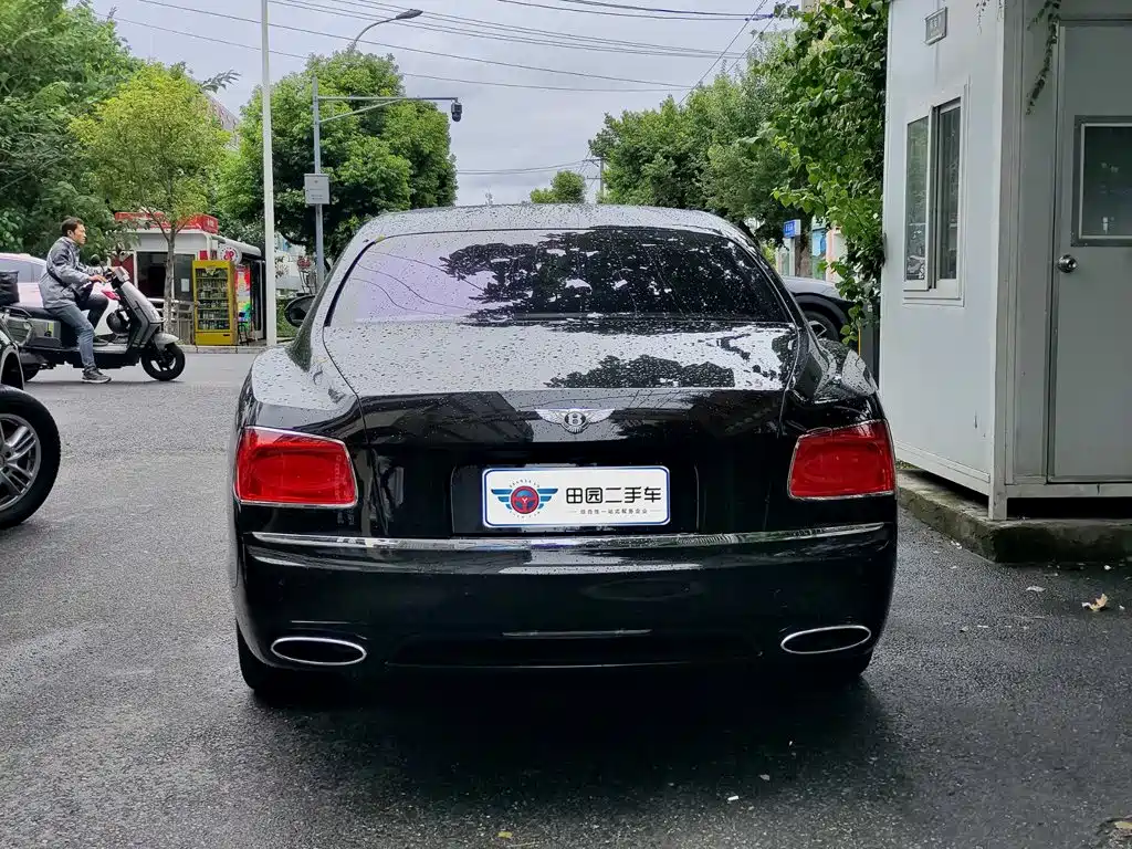 Bentley Flying Spur — миниатюра 5