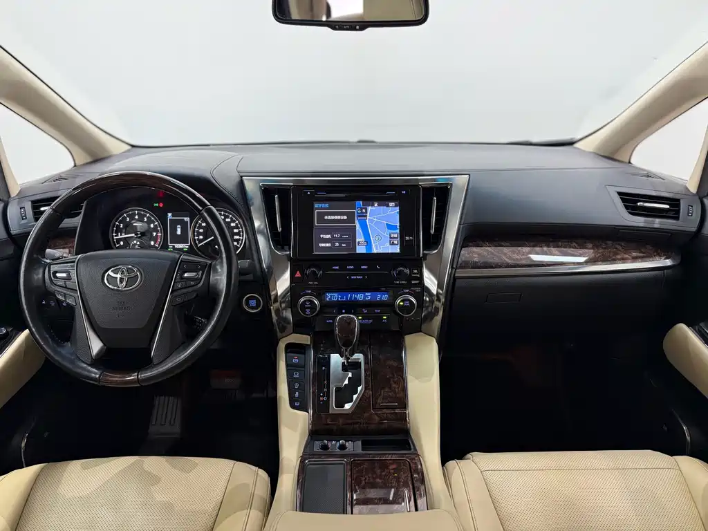Toyota Alphard — миниатюра 5