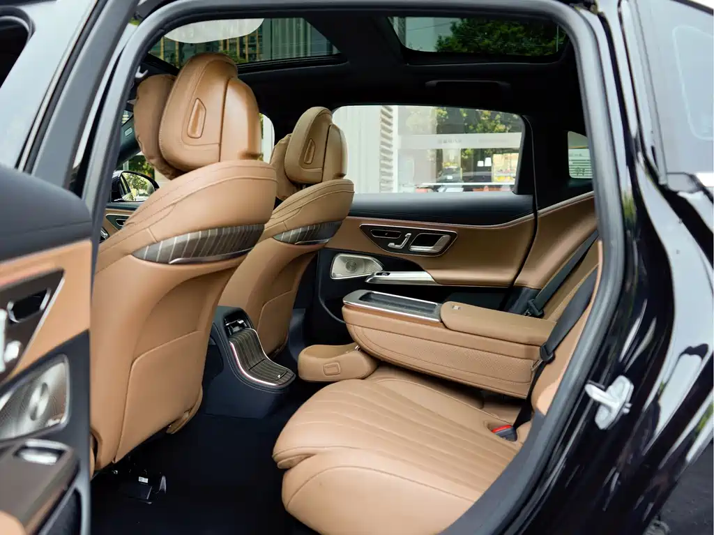 Mercedes-Benz E-Class — миниатюра 12