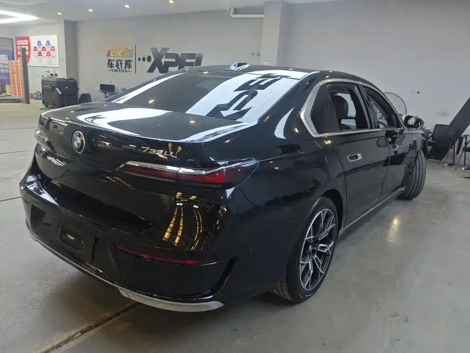 BMW 7 Series — миниатюра 7