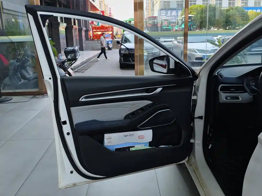 Geely Emgrand — миниатюра 7