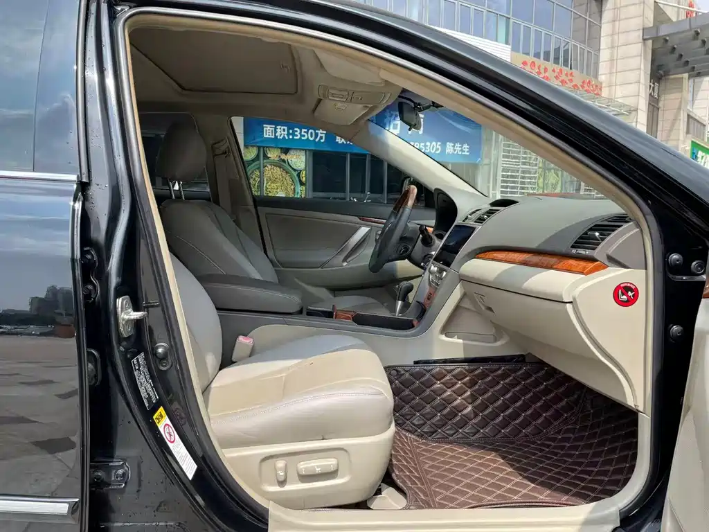 Toyota Camry — миниатюра 11