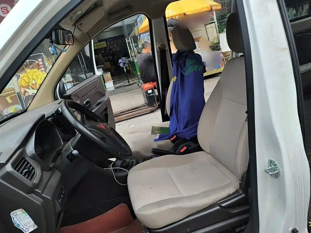 Wuling Hongguang V — миниатюра 8