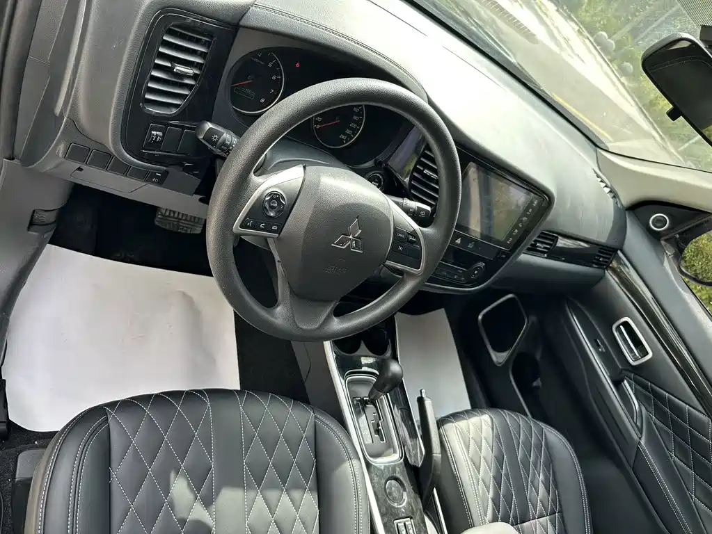 Mitsubishi Outlander — миниатюра 13