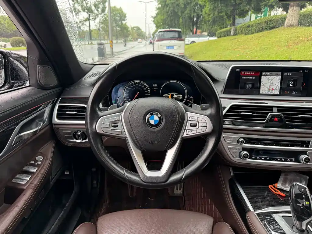 BMW 7 Series — миниатюра 14