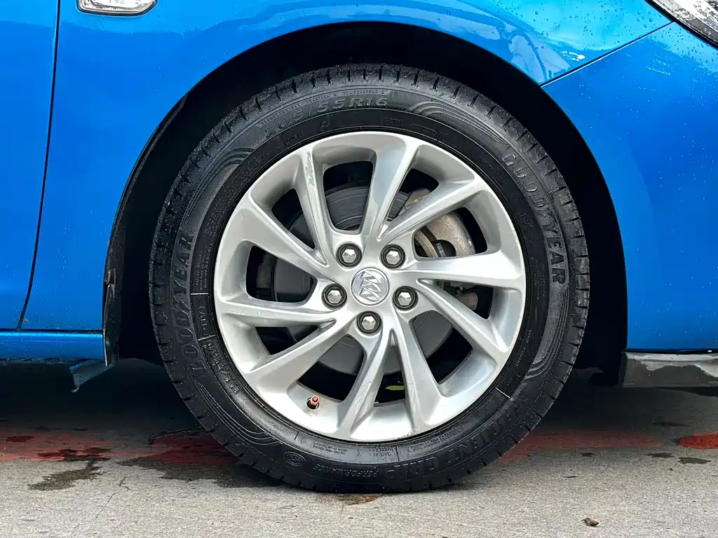 Buick Verano — миниатюра 9