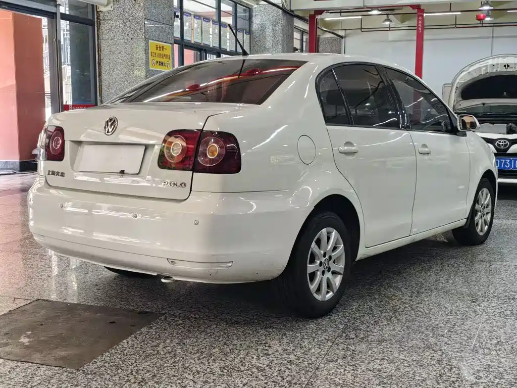 Volkswagen Polo 2011 1.4L AT