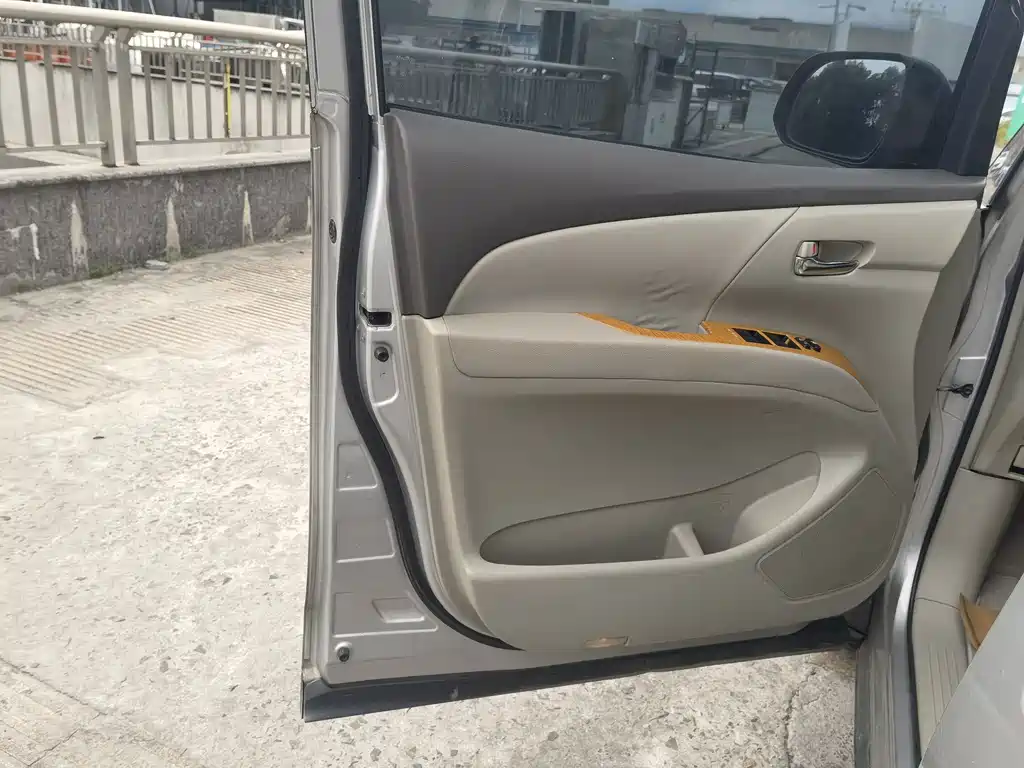 Toyota Previa — миниатюра 10