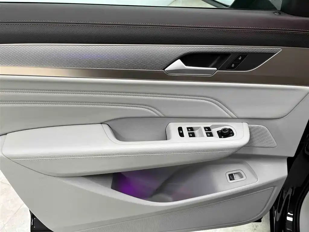 Volkswagen Tavendor 2023 380TSI R-Line