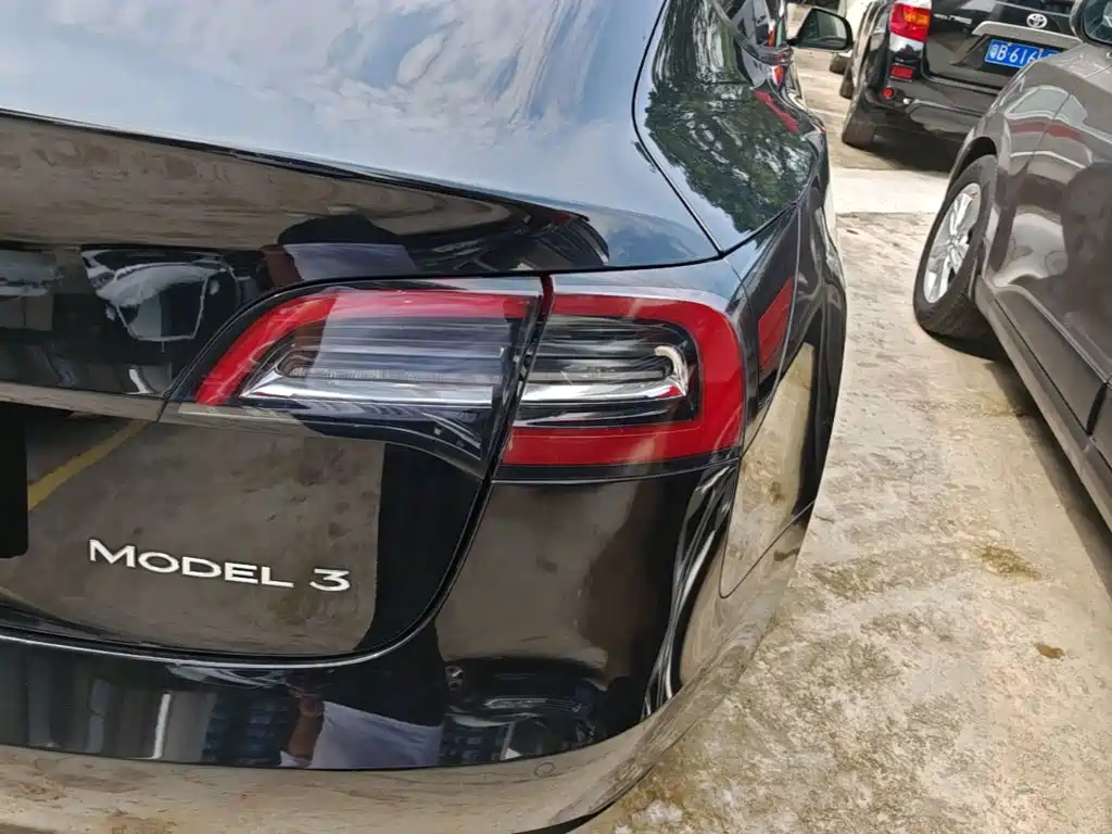 Tesla Model 3 — миниатюра 8