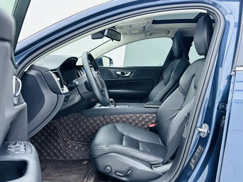 Volvo S60 2023 B4 Luxury