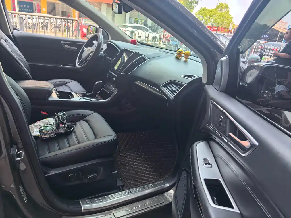 Ford Edge — миниатюра 8