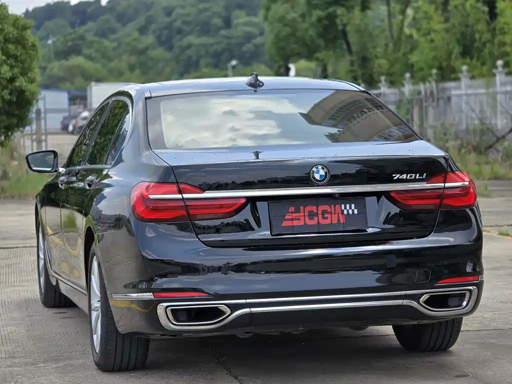 BMW 7 Series — миниатюра 22