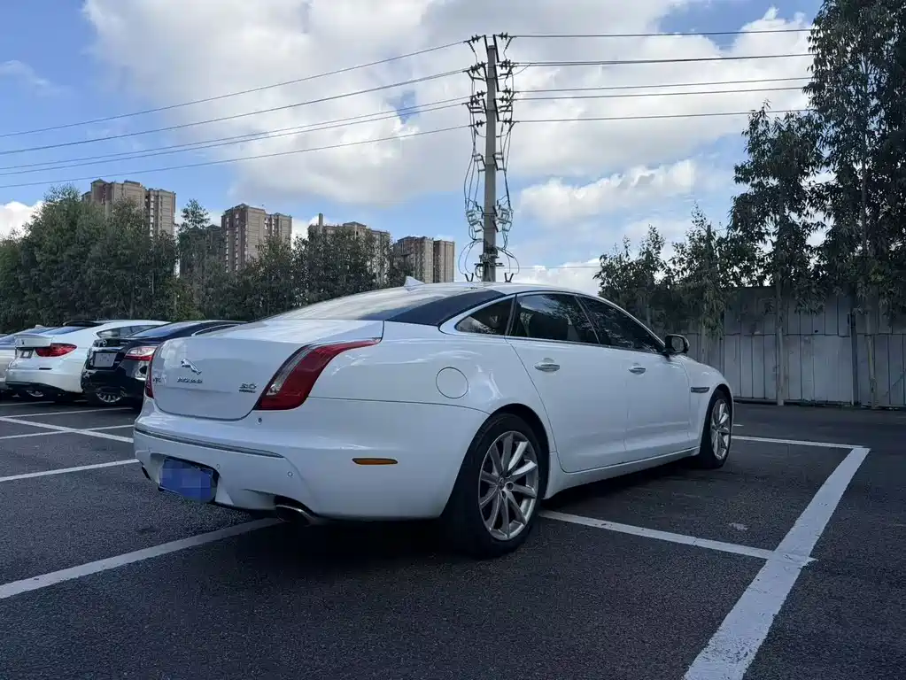 Jaguar XJ — миниатюра 4