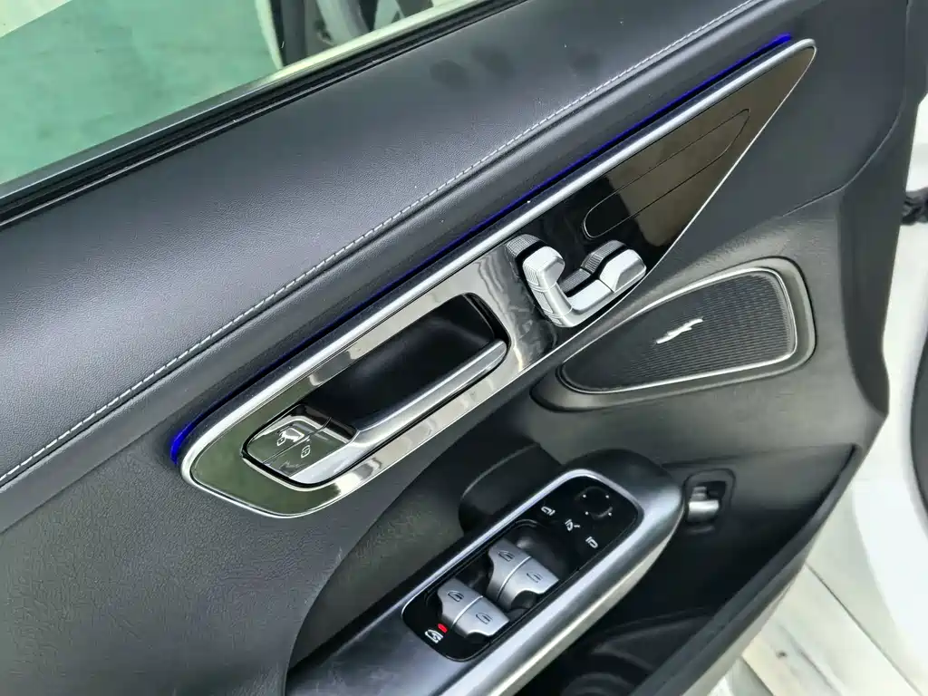 Mercedes-Benz C-Class — миниатюра 10