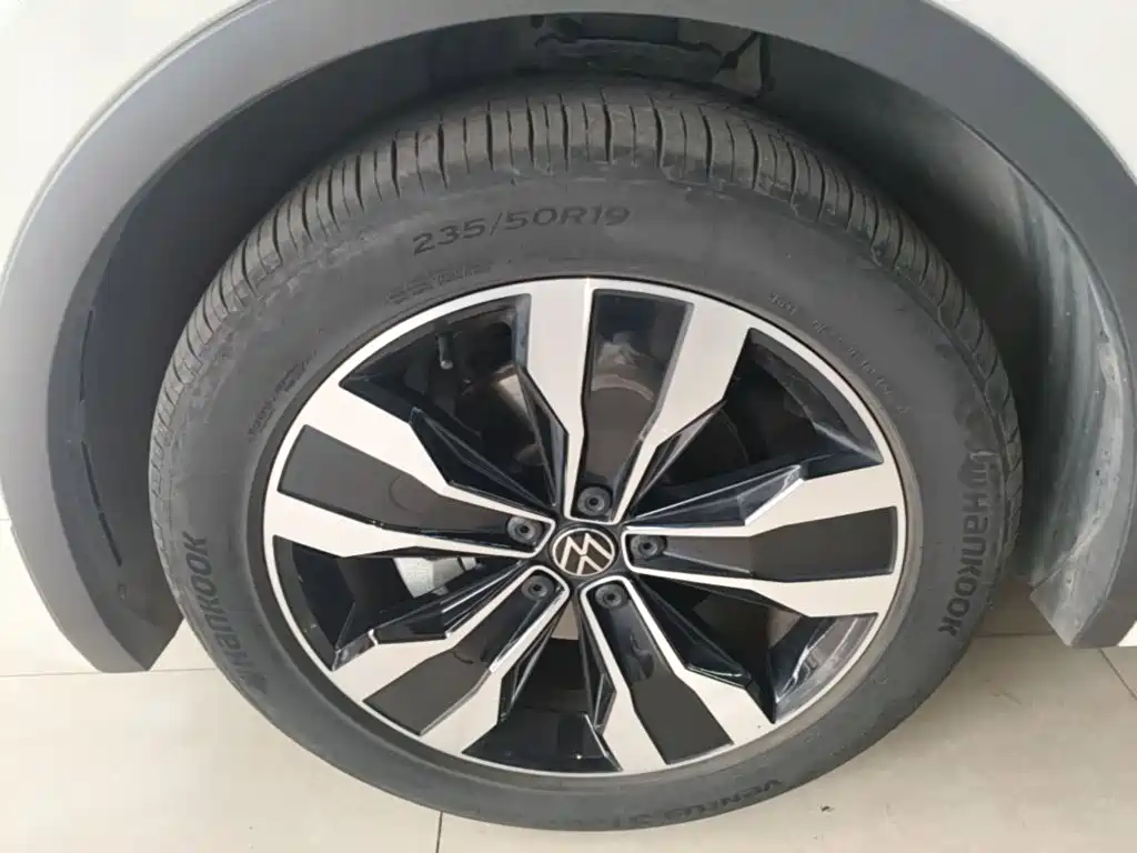 Volkswagen Tiguan L — миниатюра 23